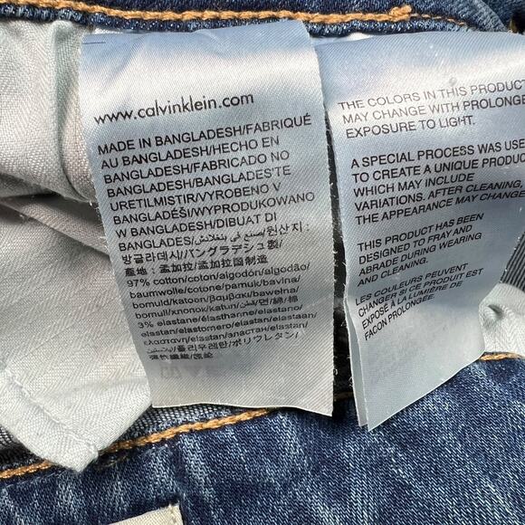 Calvin Klein Straight Button Fly Distressed Denim Jeans NWT Cyndi Blue W29 L32 - Picture 10 of 10